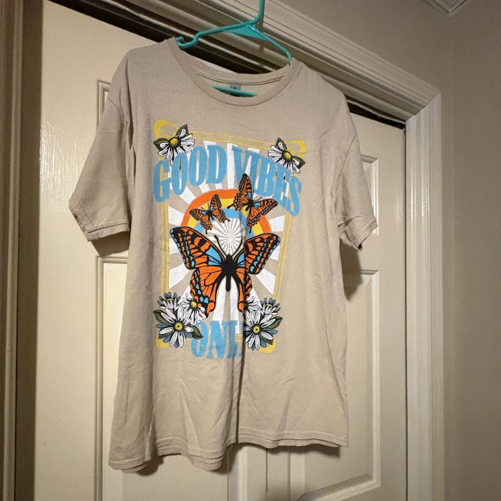 Rue 21 Tan graphic tee with butterflies